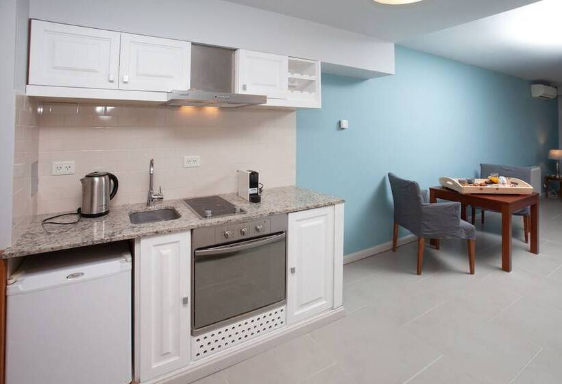 هتل Las Bayas Home Suites