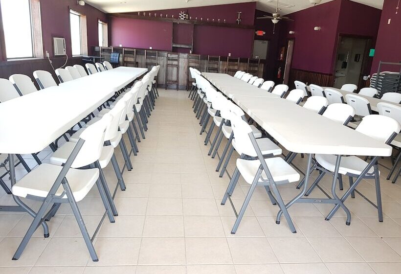 ホテル Le Mars Inn And Suites