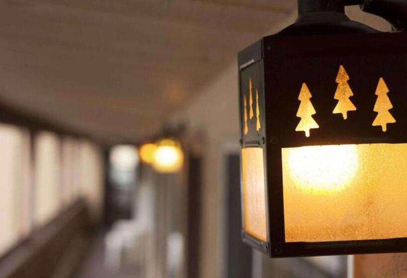 هتل Magnuson Grand Rushmore View