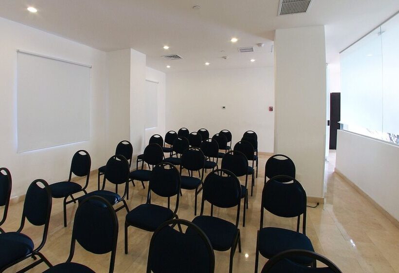هتل One Culiacan Forum