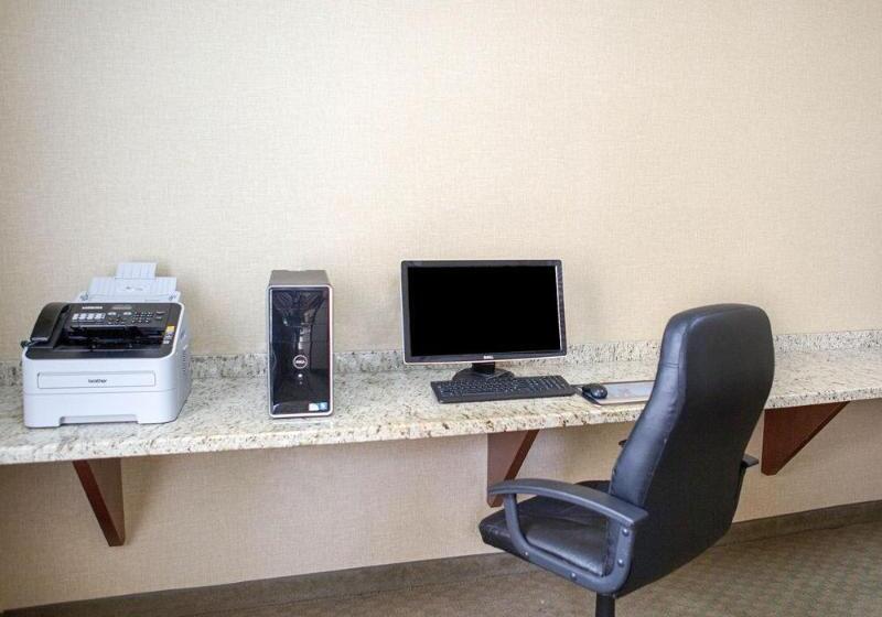 בית מלון כפרי Sonesta Essential La Porte