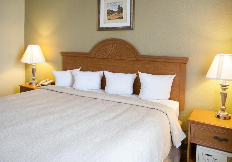 בית מלון כפרי Sonesta Essential La Porte