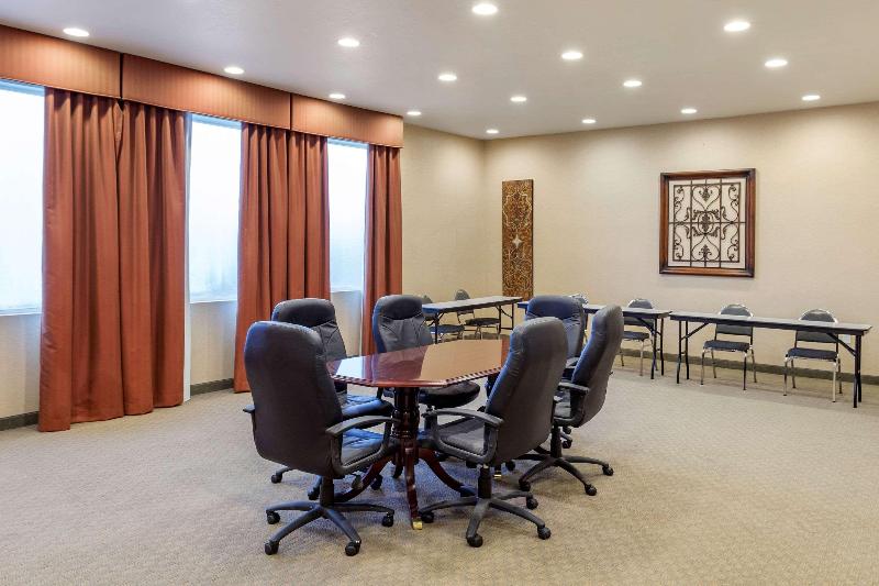 בית מלון כפרי Sonesta Essential La Porte