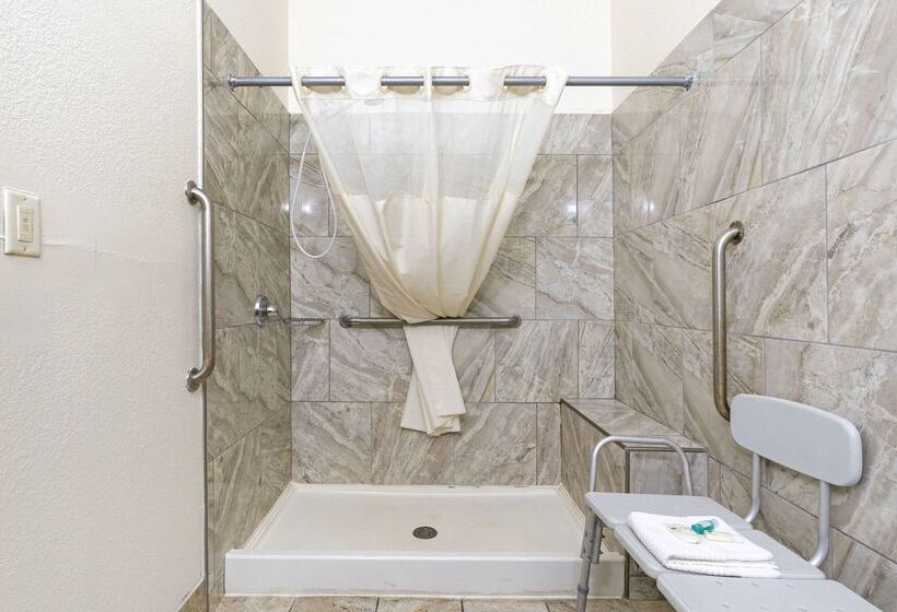 Отель Quality Suites La Grange