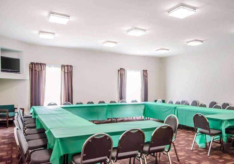 Отель Quality Suites La Grange