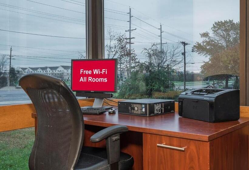 בית מלון כפרי Red Roof Inn & Suites Mt Holly  Mcguire Afb