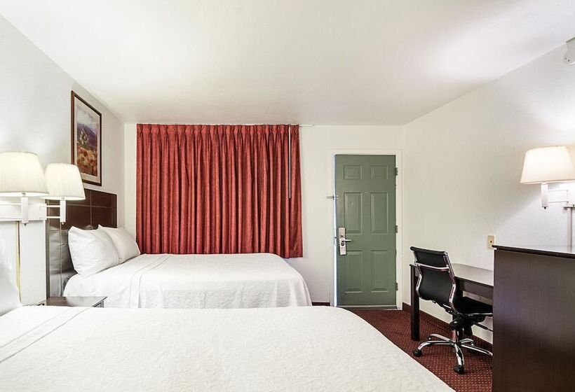 בית מלון כפרי Rodeway Inn