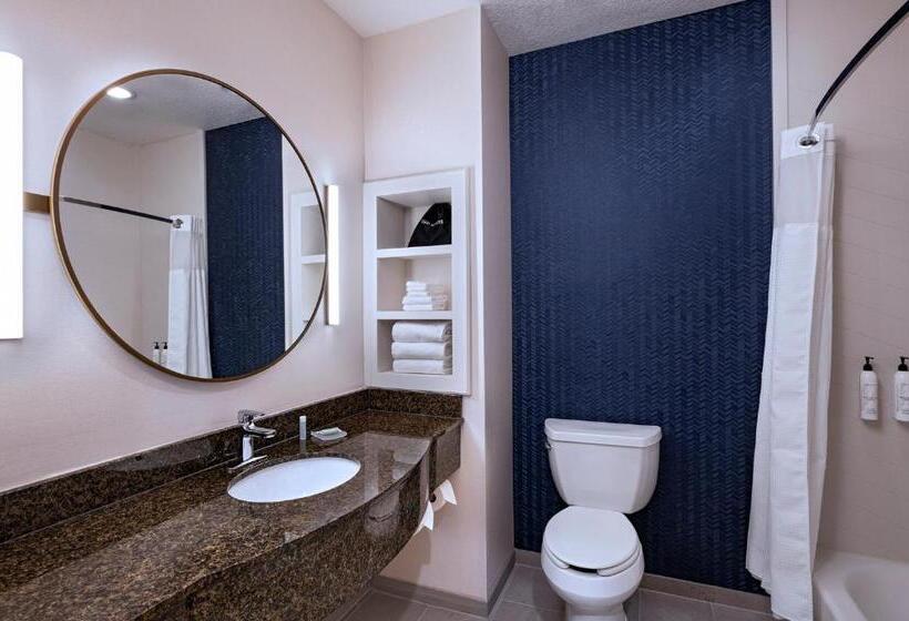 هتل Fairfield By Marriott Inn & Suites Hillsboro