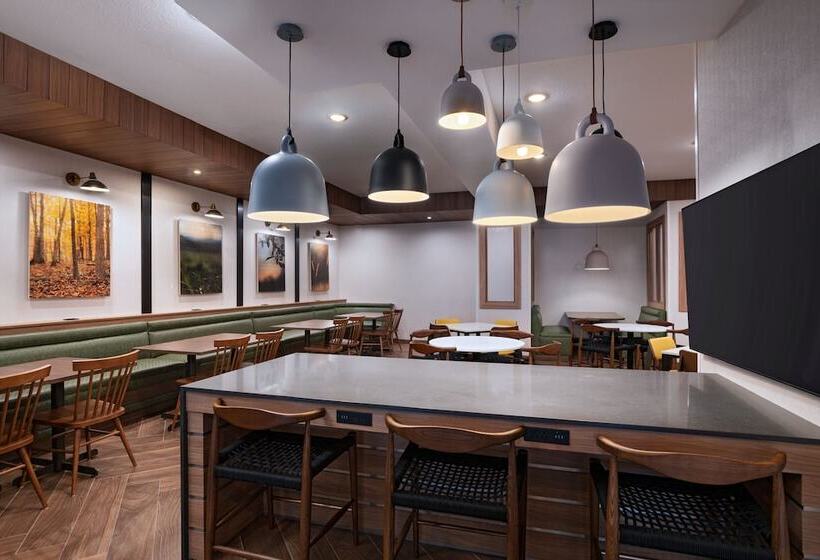 هتل Fairfield By Marriott Inn & Suites Hillsboro