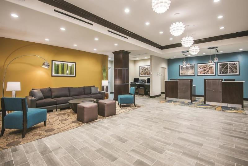 Отель Sleep Inn & Suites Near Palmetto State Park