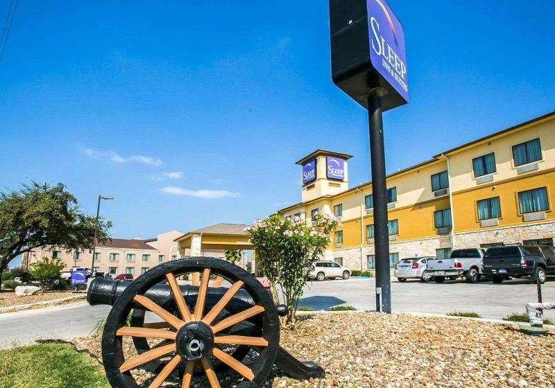 Отель Sleep Inn & Suites Near Palmetto State Park