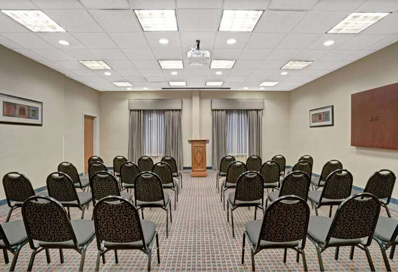 فندق Wingate By Wyndham Atlanta Fairburn