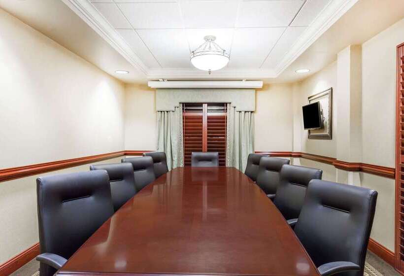 هتل Wingate By Wyndham Columbia / Lexington