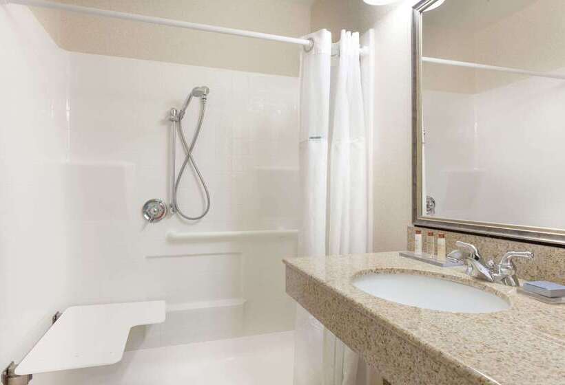 هتل Wingate By Wyndham Columbia / Lexington