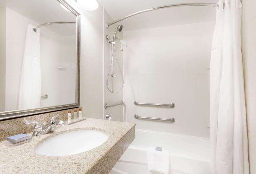 هتل Wingate By Wyndham Columbia / Lexington