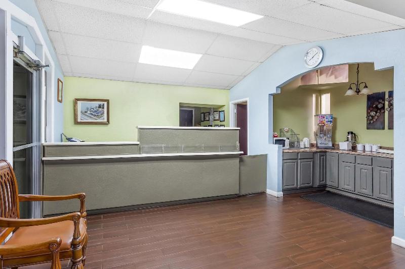 מוטל Lake View Inn & Suites