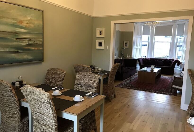 تختخواب و صبحانه Bythesea Guest House