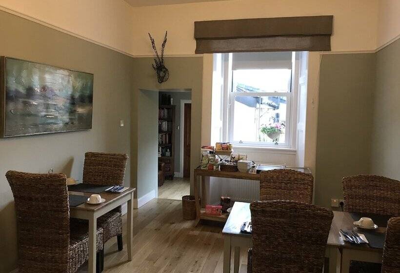 تختخواب و صبحانه Bythesea Guest House