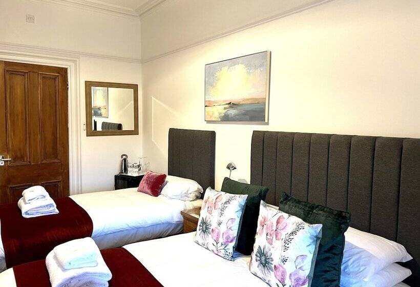 تختخواب و صبحانه Bythesea Guest House