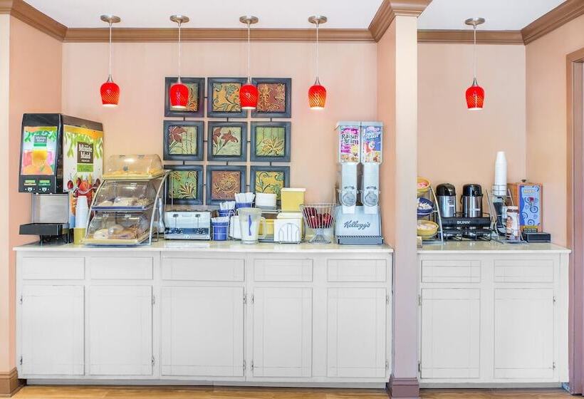 בית מלון כפרי America Best Value Inn Kosciusko