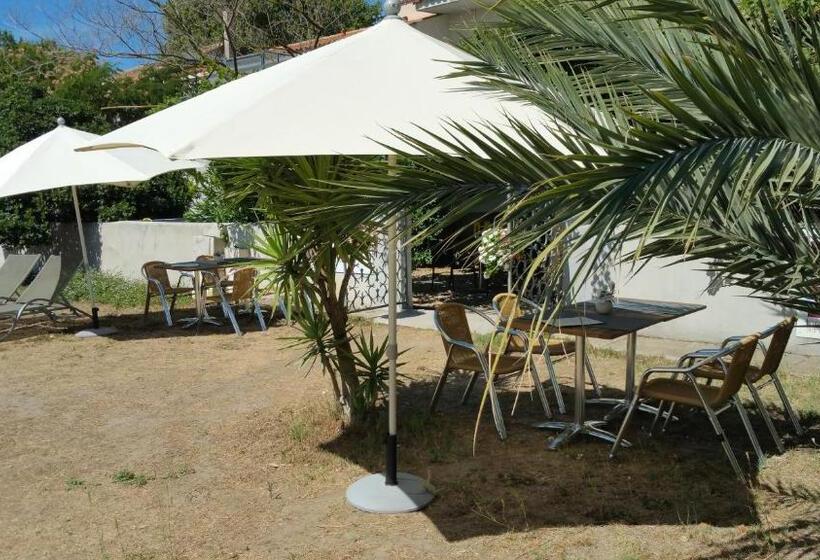 هتل Canal Aigues Mortes