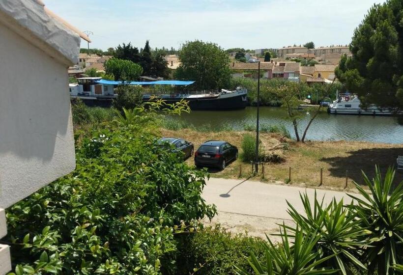 هتل Canal Aigues Mortes