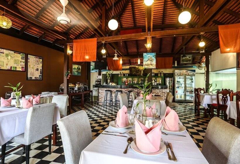 فندق Central Night