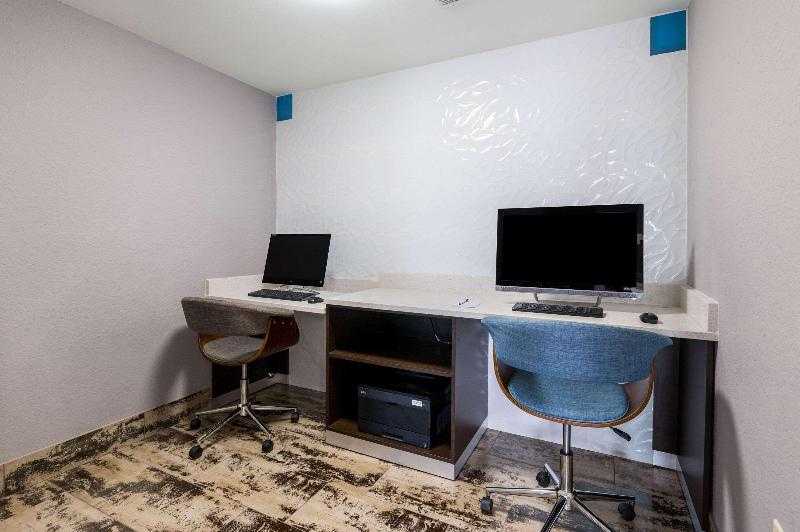هتل Clarion Pointe Madisonhuntsville