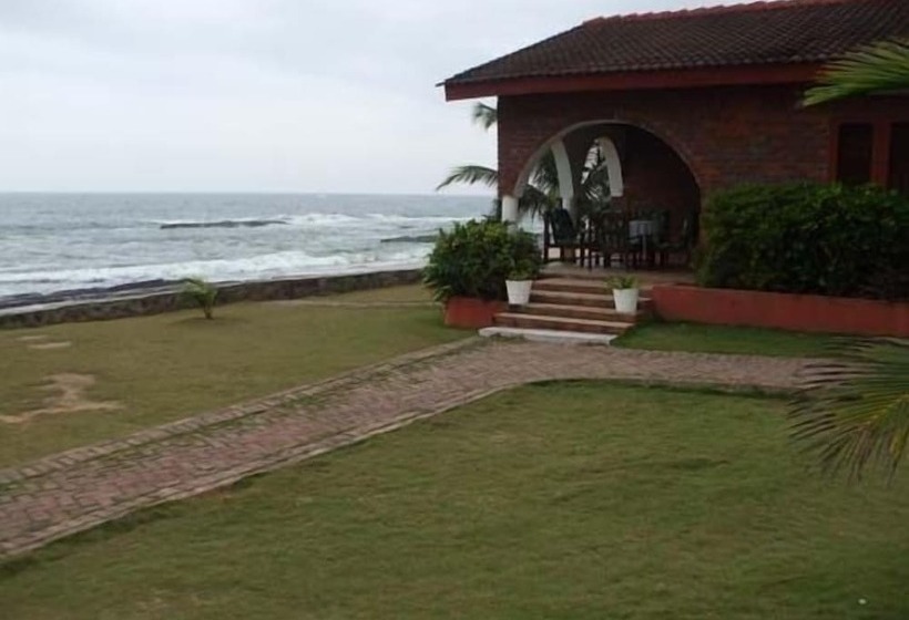 هتل Coconut Grove Beach Resort
