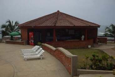 هتل Coconut Grove Beach Resort