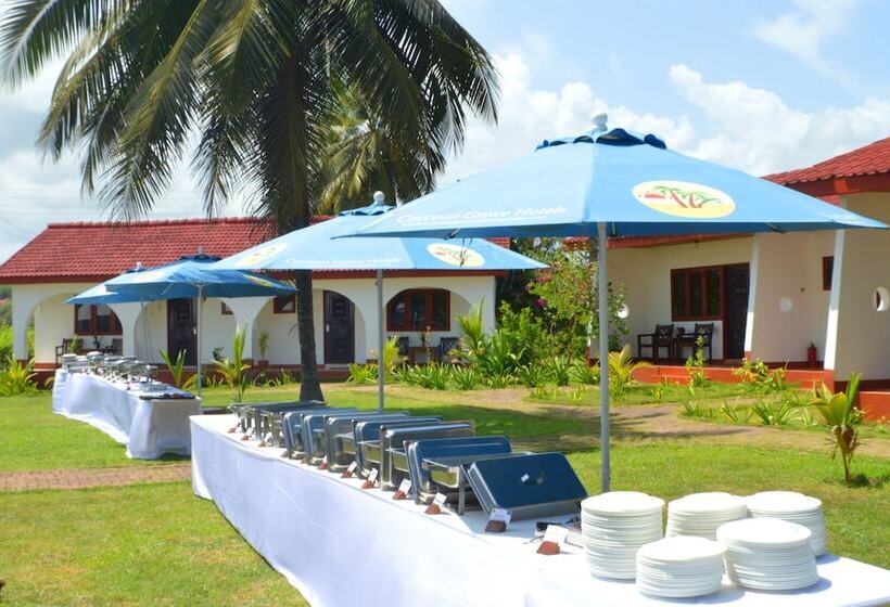 هتل Coconut Grove Beach Resort