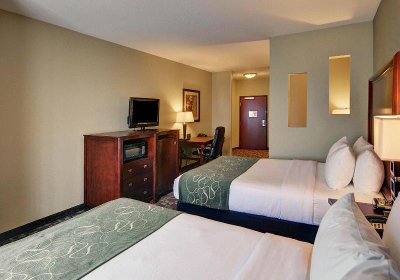 Отель Comfort Suites Near Northeast Mall