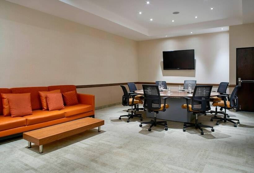 هتل Courtyard By Marriott Mexico City Airport