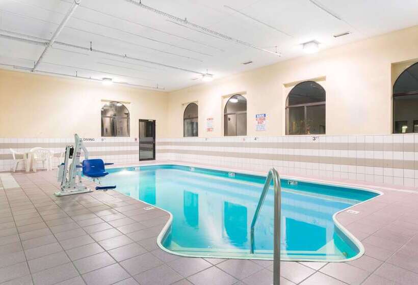 هتل Days Inn By Wyndham Mount Vernon