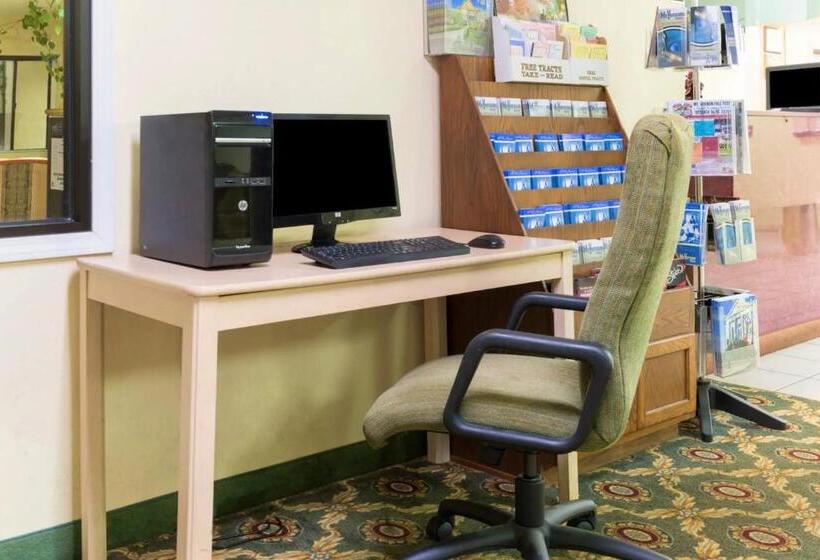 هتل Days Inn By Wyndham Mount Vernon