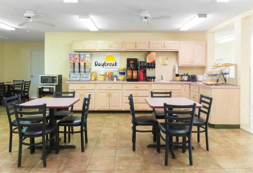هتل Days Inn By Wyndham Mount Vernon