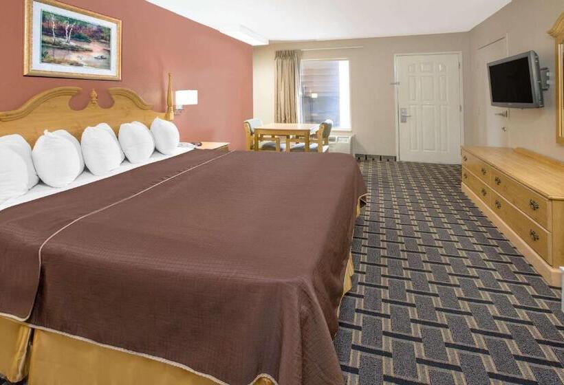 فندق Days Inn & Suites By Wyndham Pine Bluff