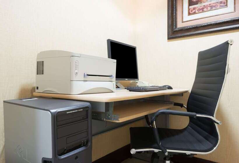 בית מלון כפרי Days Inn & Suites By Wyndham Prattville Montgomery