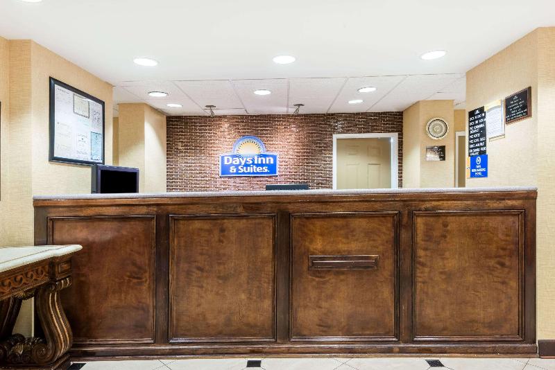 בית מלון כפרי Days Inn & Suites By Wyndham Prattville Montgomery