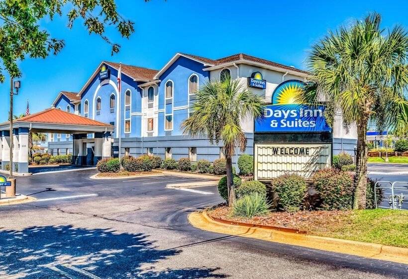 בית מלון כפרי Days Inn & Suites By Wyndham Prattville Montgomery