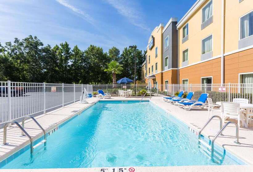 فندق Days Inn & Suites By Wyndham Savannah North I95