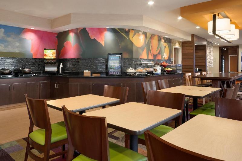 هتل Fairfield Inn & Suites Youngstown Boardman Poland