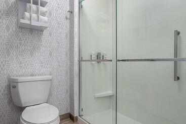 هتل Hampton Inn & Suites Muncie