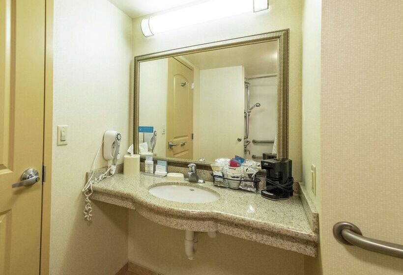 בית מלון כפרי Hampton Inn Presque Isle Maine