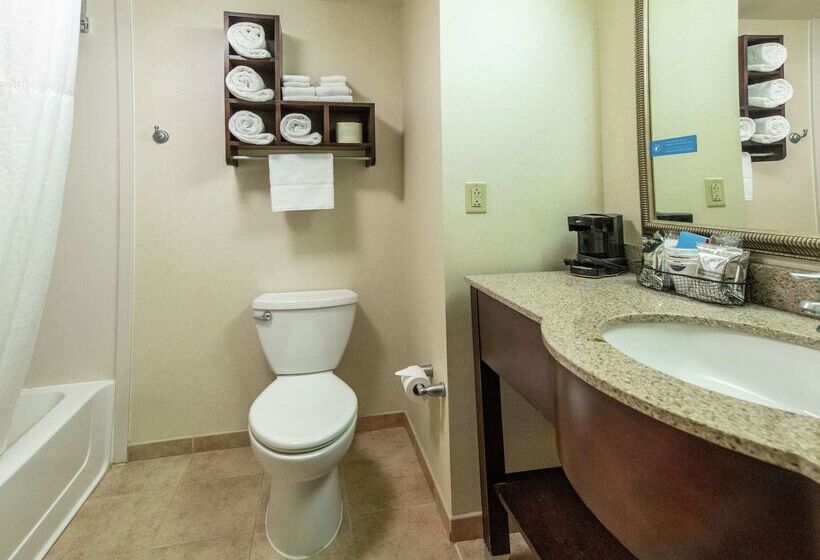 בית מלון כפרי Hampton Inn Presque Isle Maine