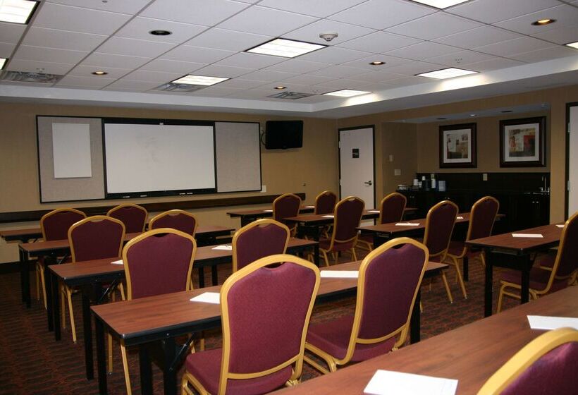 Отель Hampton Inn & Suites Peru