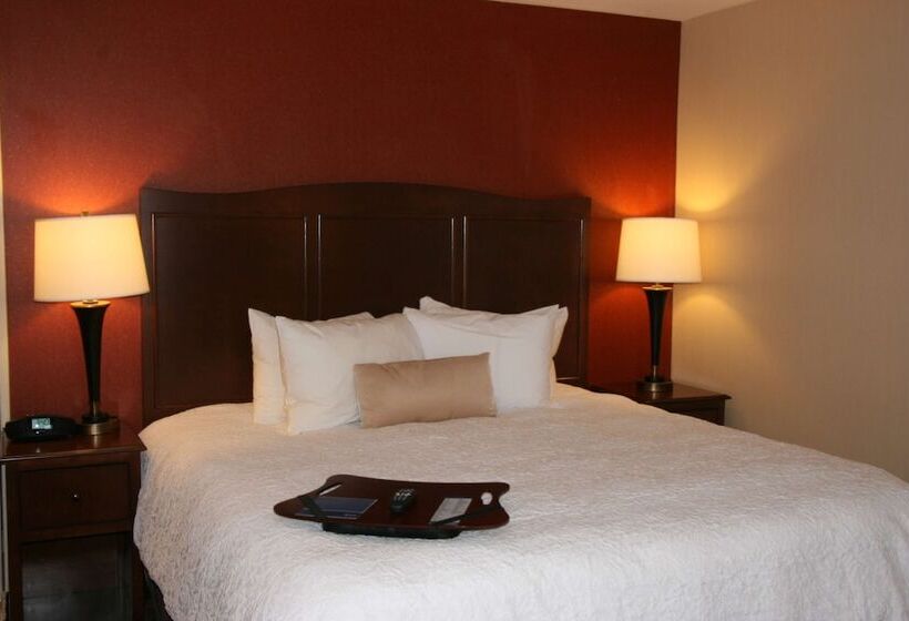 Отель Hampton Inn & Suites Peru
