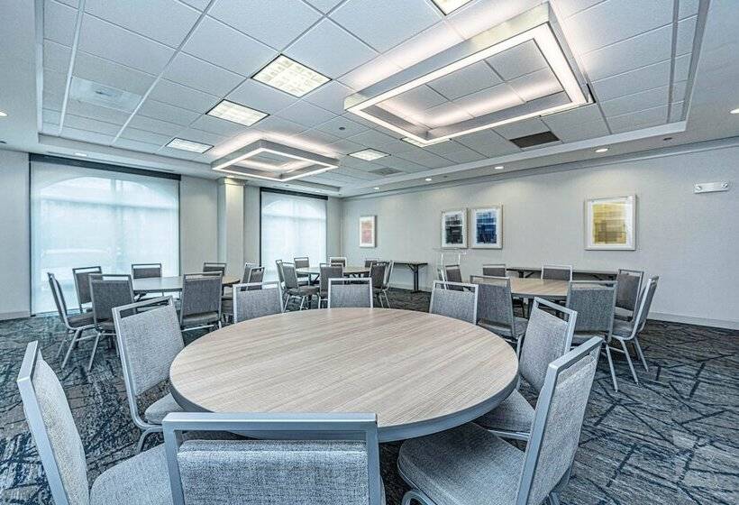 هتل Holiday Inn Express & Suites Charleston Arpt Conv Ctr Area, An Ihg
