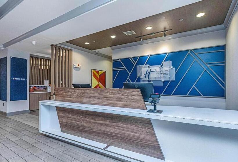 هتل Holiday Inn Express & Suites Charleston Arpt Conv Ctr Area, An Ihg