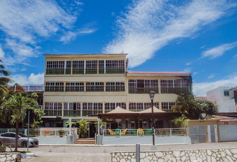 هتل Peten